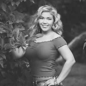 Meet your Posher, Chloe